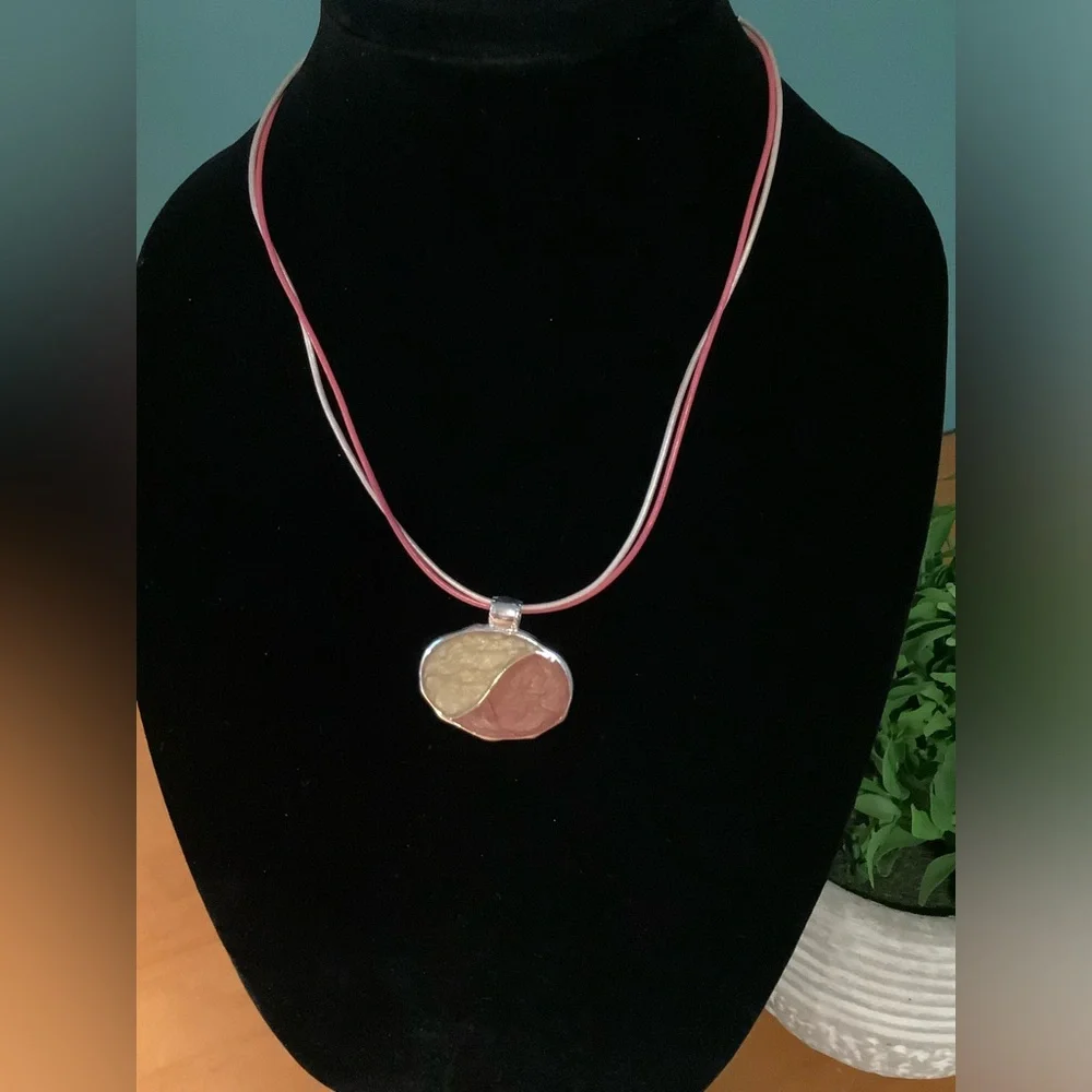 2 Vintage Multi-Color/Texture Necklaces- both Excel. Condition! - Picture 4 of 7